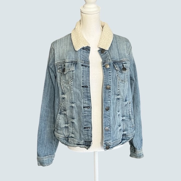 Torrid Trucker Denim Jean Jacket Faded blue
Size 1 or 1 X - Picture 2 of 8